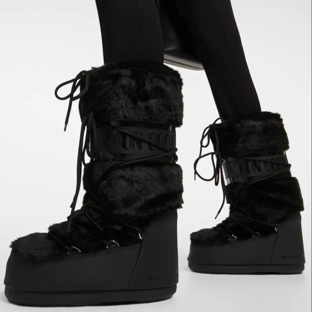 Classic Faux Fur Moon Boots Black (S/M - 35-38) - Worn Once